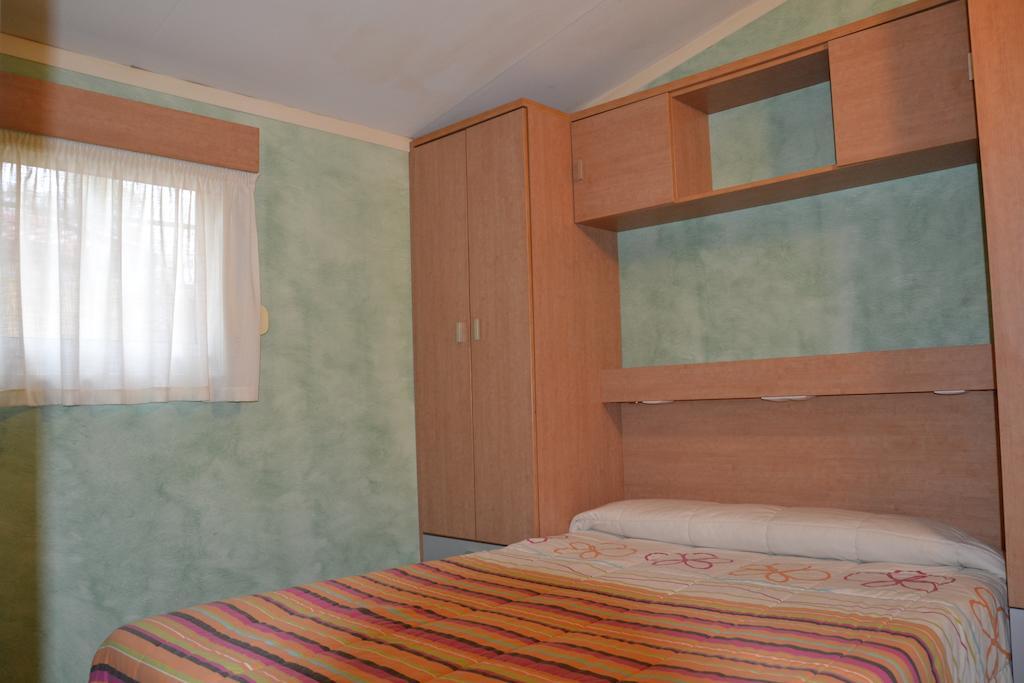 Camping Fuentes Blancas Burgo Esterno foto